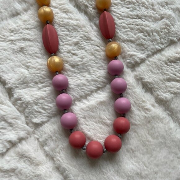 Itzy Ritzy | Teething Happens Chewable Mom Necklace | Pink & Gold - Picture 7 of 8